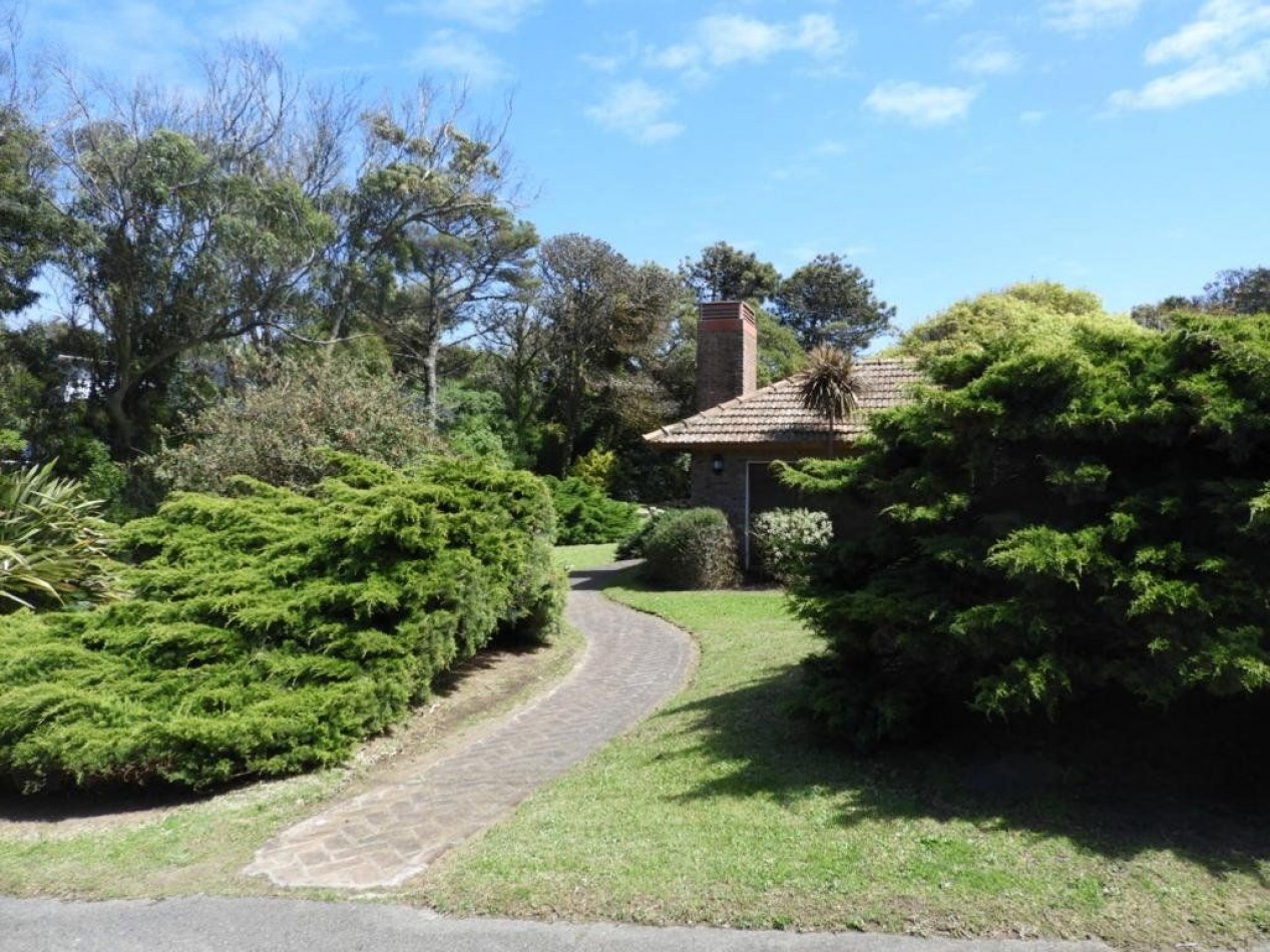 EXCELENTE LOTE EN ESQUINA EN EL CORAZON DE CARILO. LOTE EN VENTA.