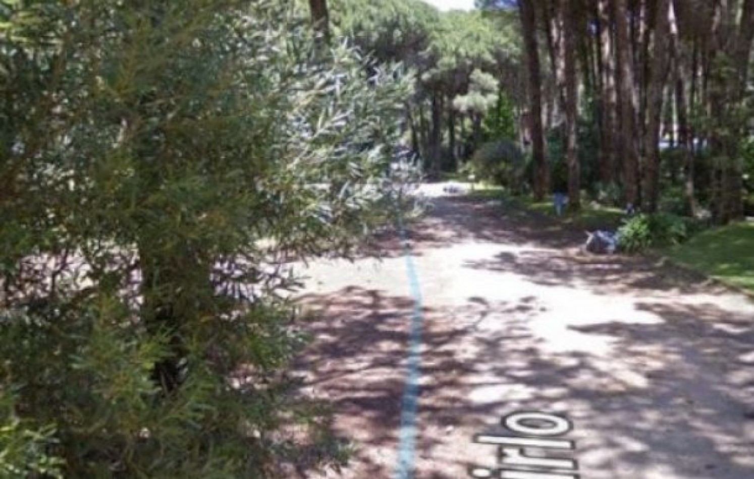 EXCELENTE LOTE EN ESQUINA EN EL CORAZON DE CARILO. LOTE EN VENTA.