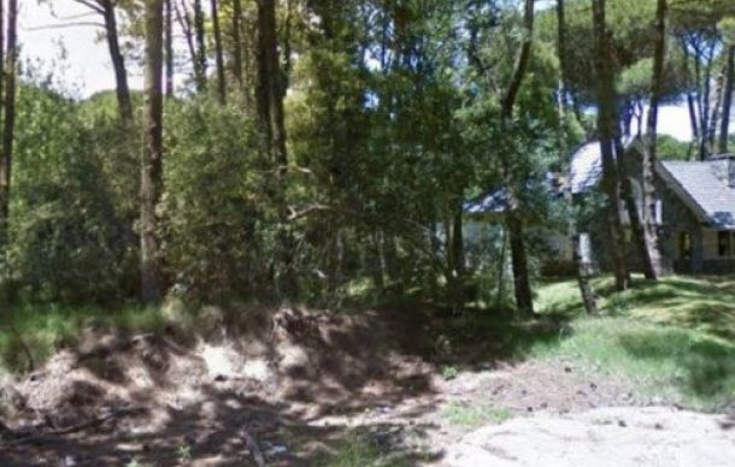 EXCELENTE LOTE EN ESQUINA EN EL CORAZON DE CARILO. LOTE EN VENTA.