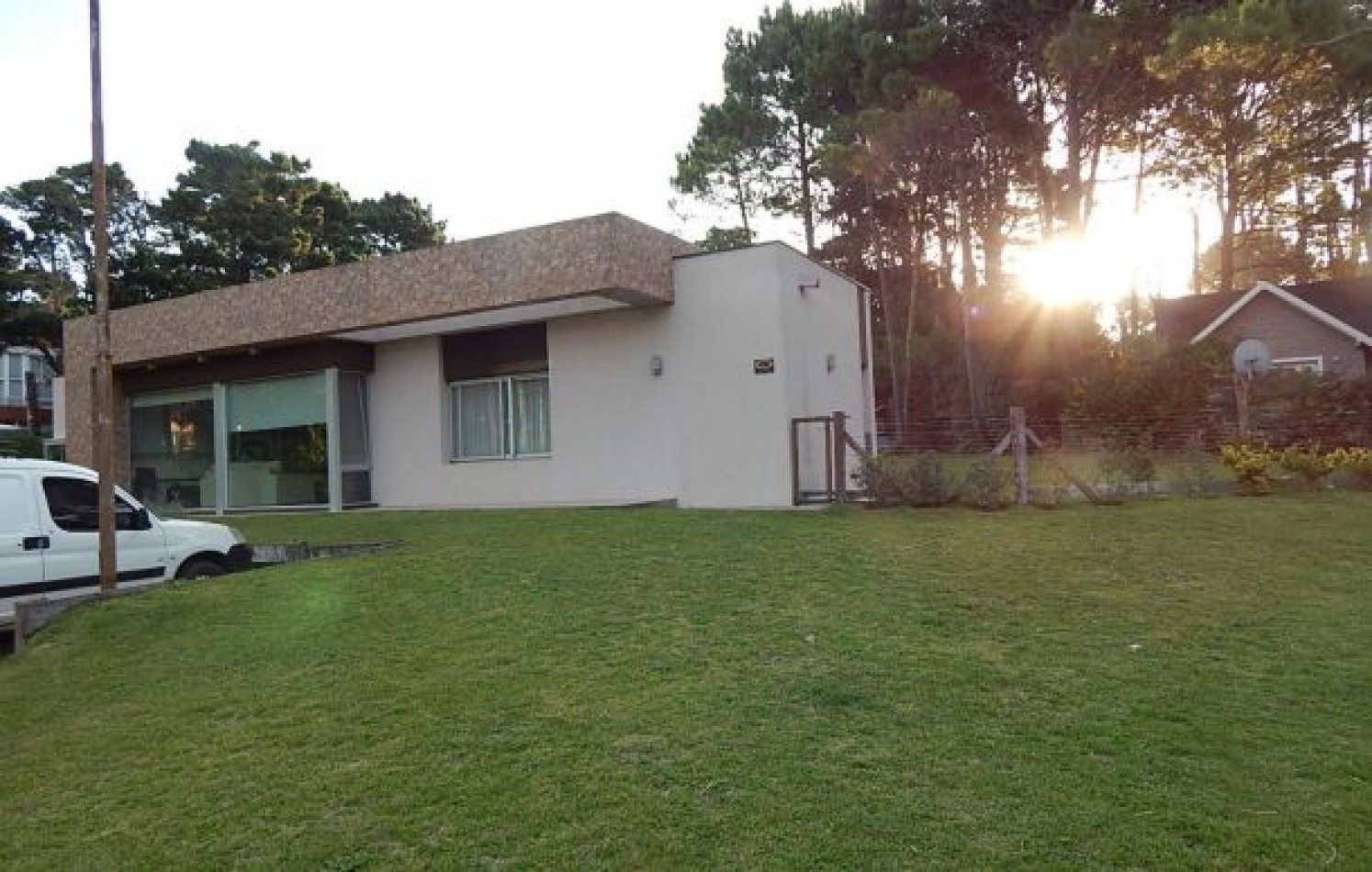 CASA AVENIDA DE LAS TRES CARABELAS Y DE LA DERIVA. CASA EN VENTA. 10 AMB., 4 DORM., 4 BANOS