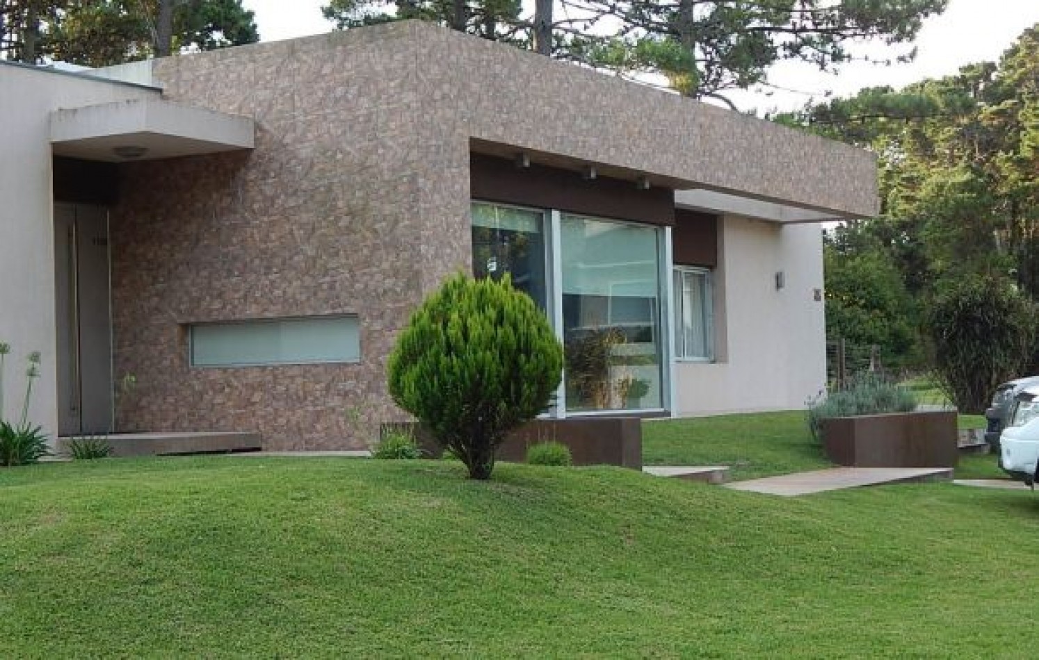 CASA AVENIDA DE LAS TRES CARABELAS Y DE LA DERIVA. CASA EN VENTA. 10 AMB., 4 DORM., 4 BANOS