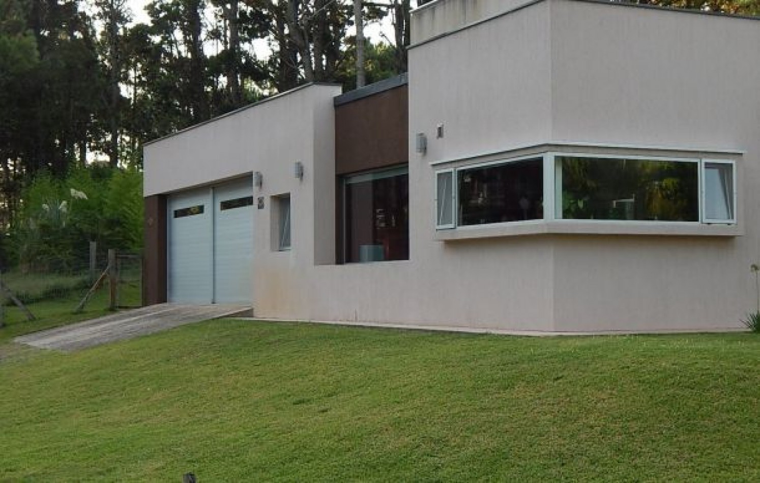 CASA AVENIDA DE LAS TRES CARABELAS Y DE LA DERIVA. CASA EN VENTA. 10 AMB., 4 DORM., 4 BANOS