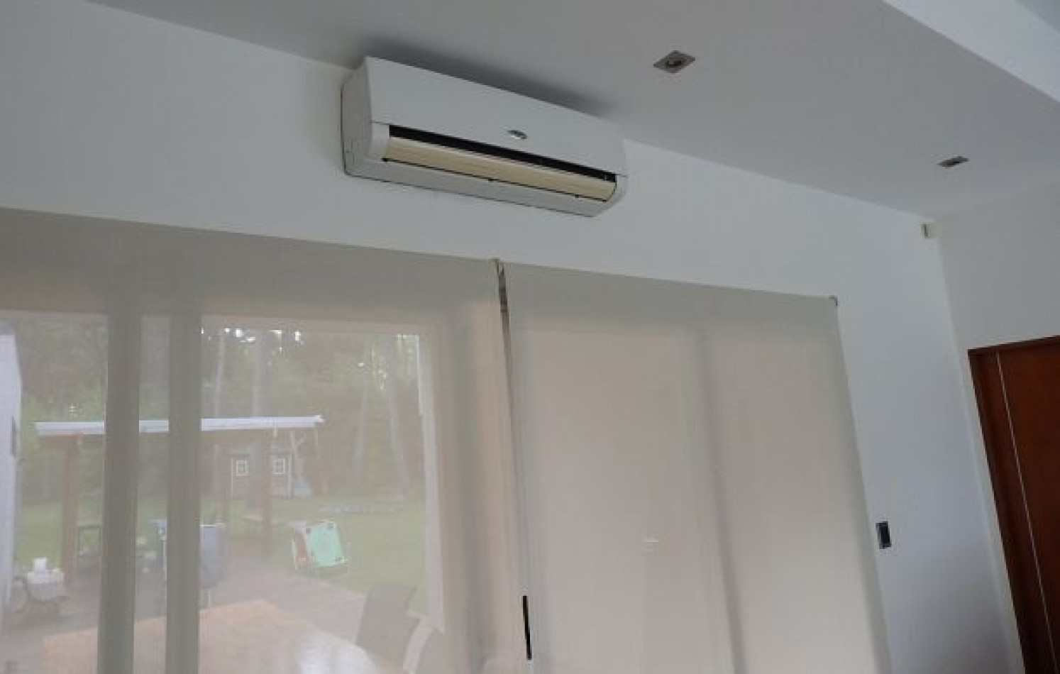 CASA AVENIDA DE LAS TRES CARABELAS Y DE LA DERIVA. CASA EN VENTA. 10 AMB., 4 DORM., 4 BANOS