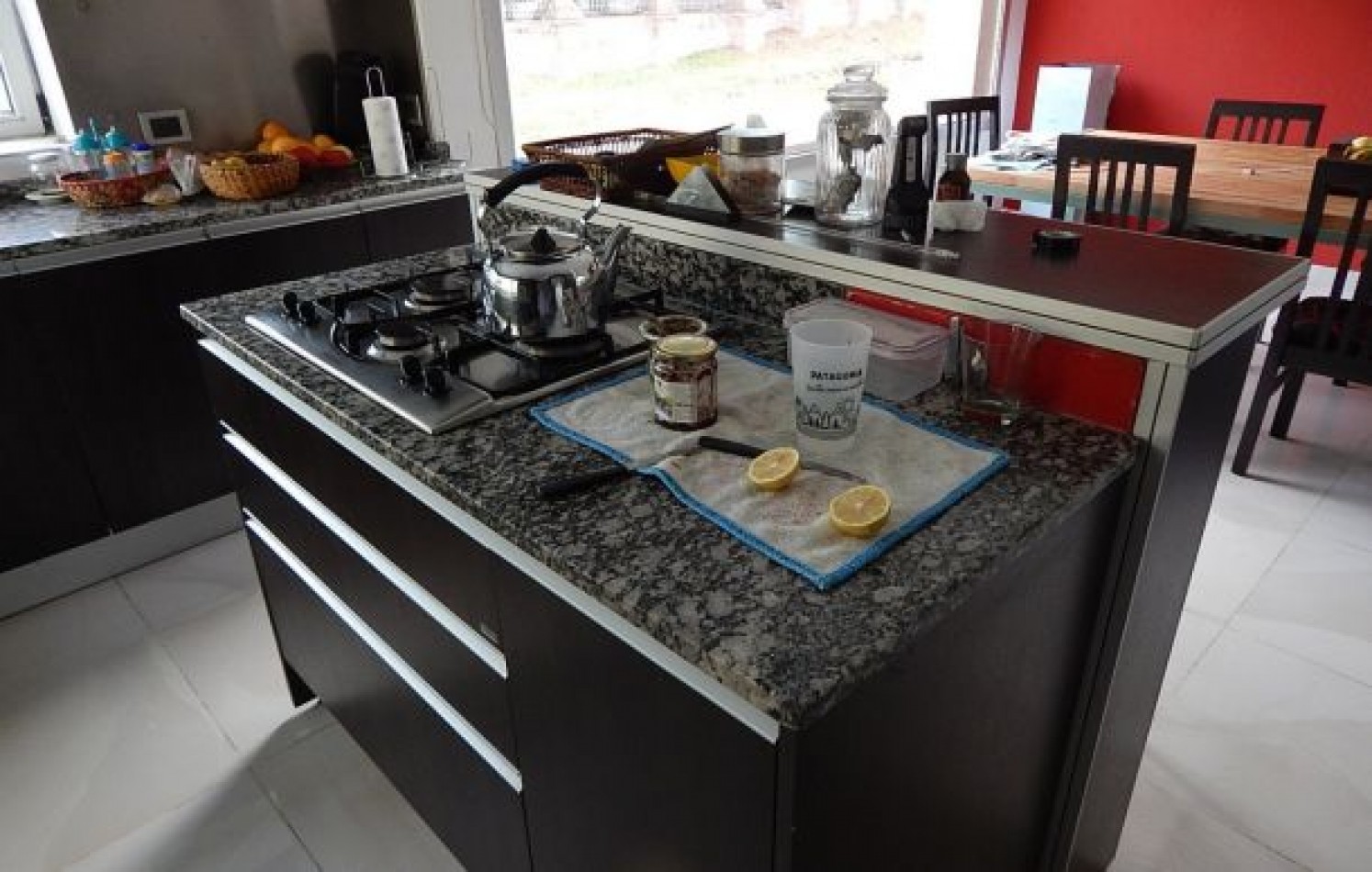 CASA AVENIDA DE LAS TRES CARABELAS Y DE LA DERIVA. CASA EN VENTA. 10 AMB., 4 DORM., 4 BANOS