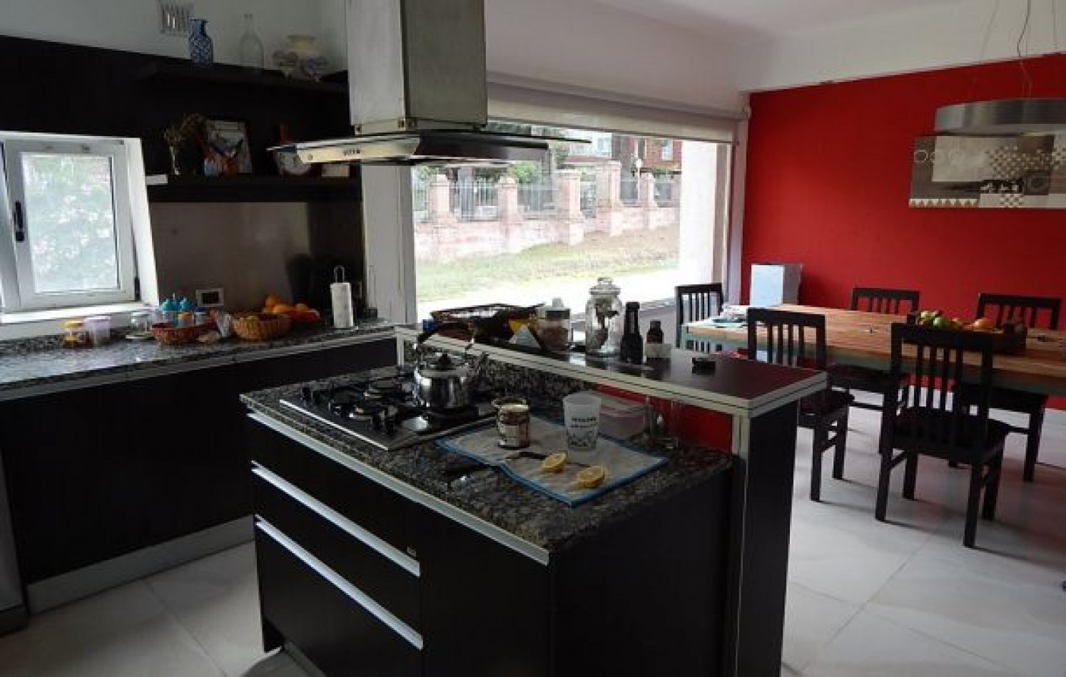 CASA AVENIDA DE LAS TRES CARABELAS Y DE LA DERIVA. CASA EN VENTA. 10 AMB., 4 DORM., 4 BANOS