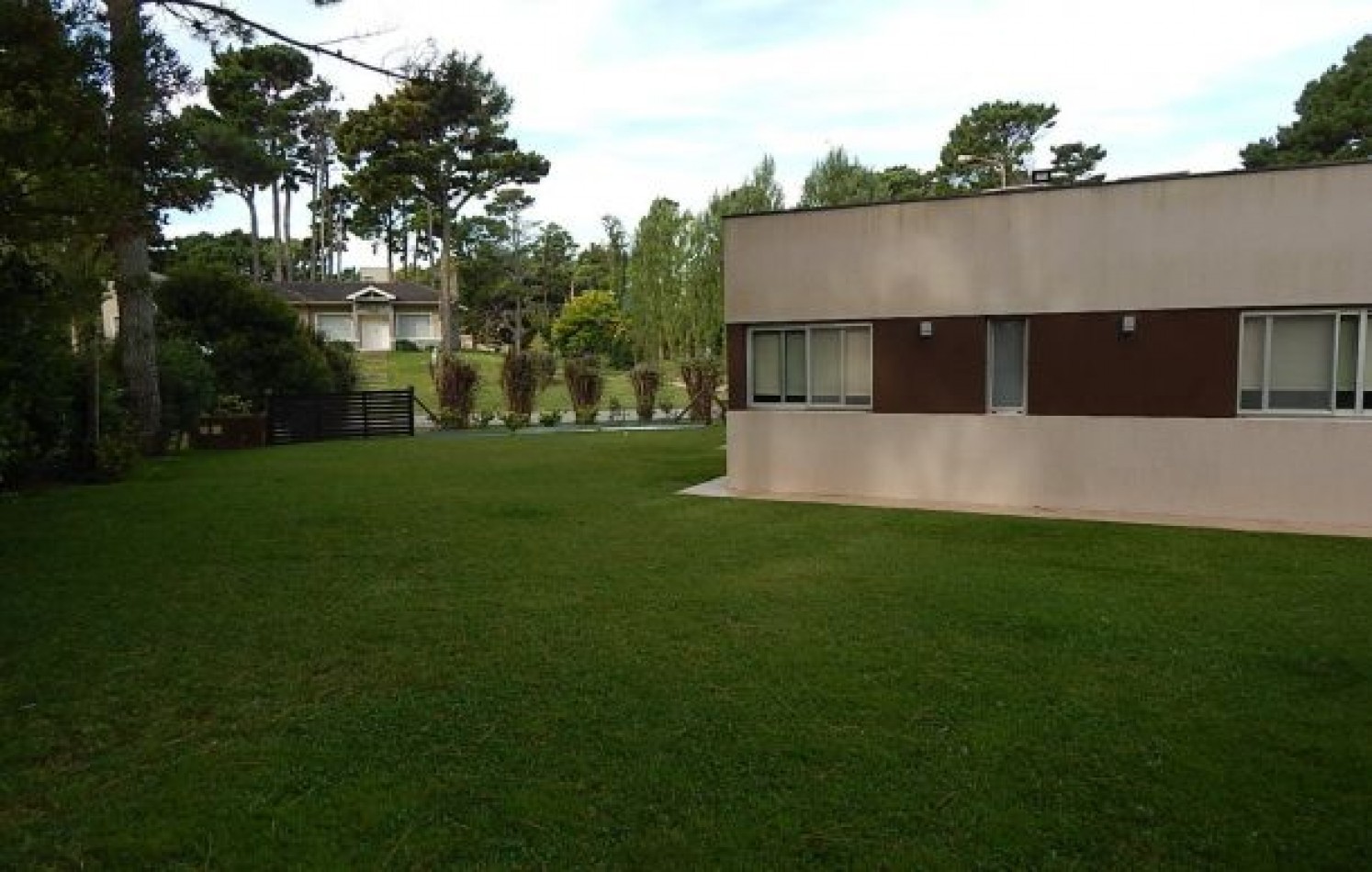 CASA AVENIDA DE LAS TRES CARABELAS Y DE LA DERIVA. CASA EN VENTA. 10 AMB., 4 DORM., 4 BANOS