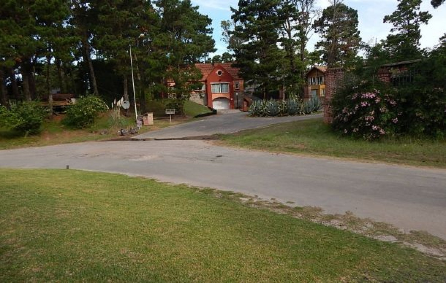 CASA AVENIDA DE LAS TRES CARABELAS Y DE LA DERIVA. CASA EN VENTA. 10 AMB., 4 DORM., 4 BANOS