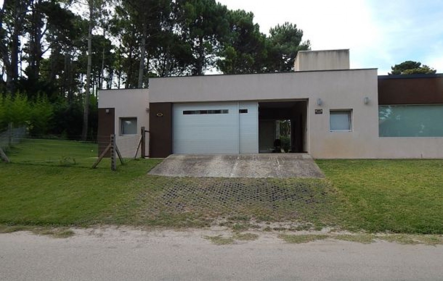 CASA AVENIDA DE LAS TRES CARABELAS Y DE LA DERIVA. CASA EN VENTA. 10 AMB., 4 DORM., 4 BANOS