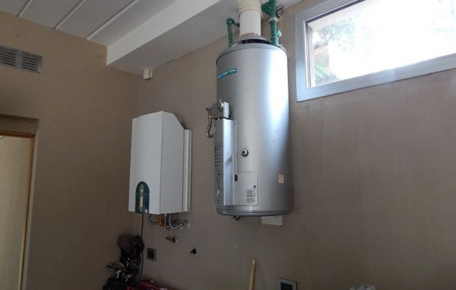 CASA AVENIDA DE LAS TRES CARABELAS Y DE LA DERIVA. CASA EN VENTA. 10 AMB., 4 DORM., 4 BANOS