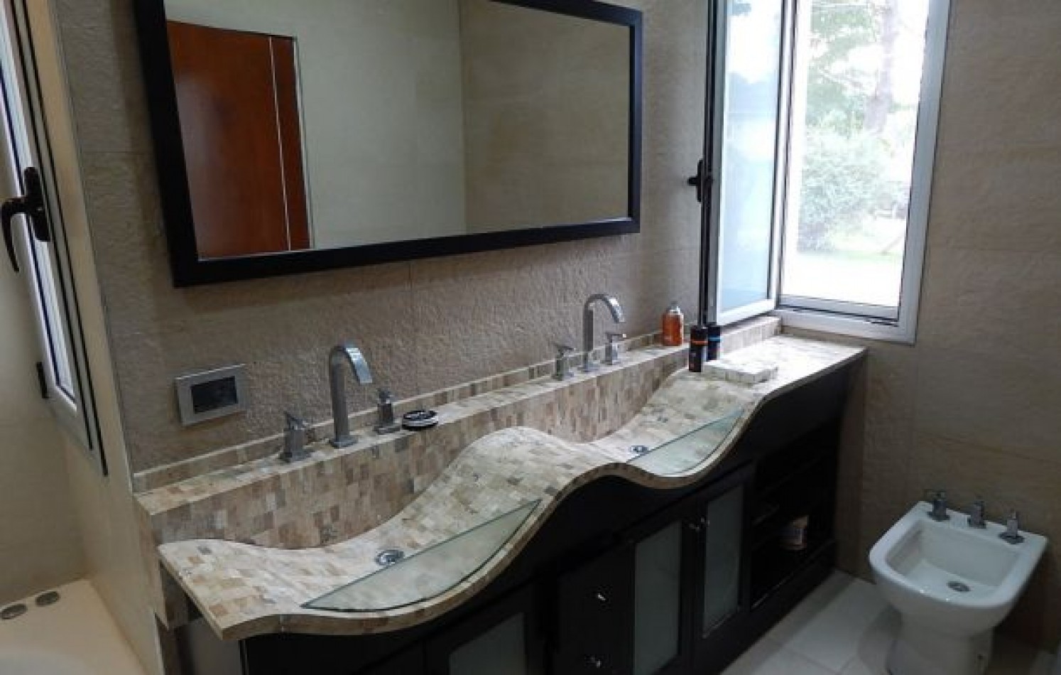 CASA AVENIDA DE LAS TRES CARABELAS Y DE LA DERIVA. CASA EN VENTA. 10 AMB., 4 DORM., 4 BANOS