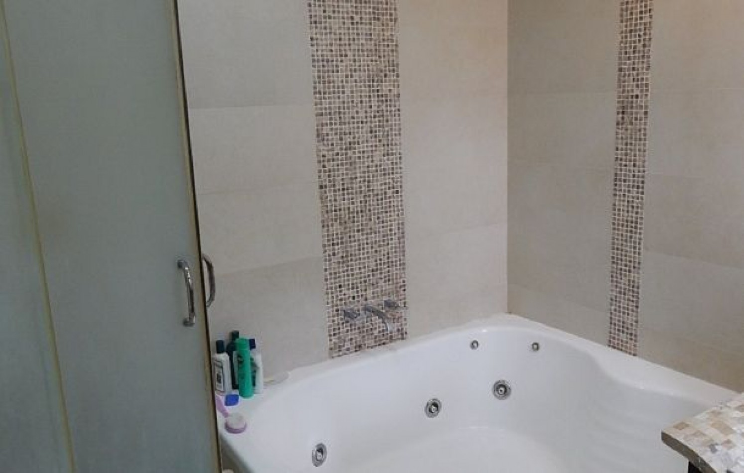 CASA AVENIDA DE LAS TRES CARABELAS Y DE LA DERIVA. CASA EN VENTA. 10 AMB., 4 DORM., 4 BANOS