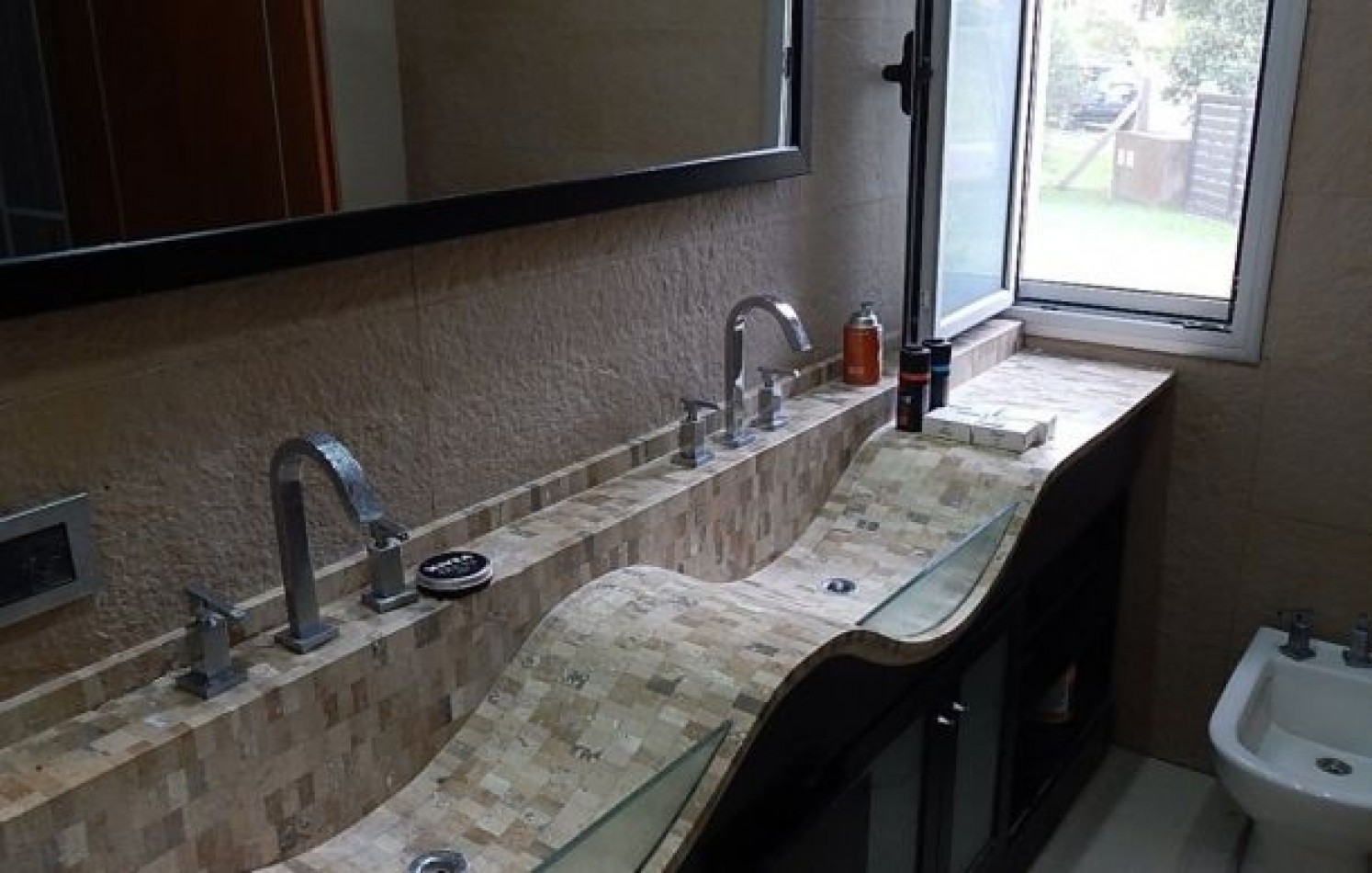 CASA AVENIDA DE LAS TRES CARABELAS Y DE LA DERIVA. CASA EN VENTA. 10 AMB., 4 DORM., 4 BANOS