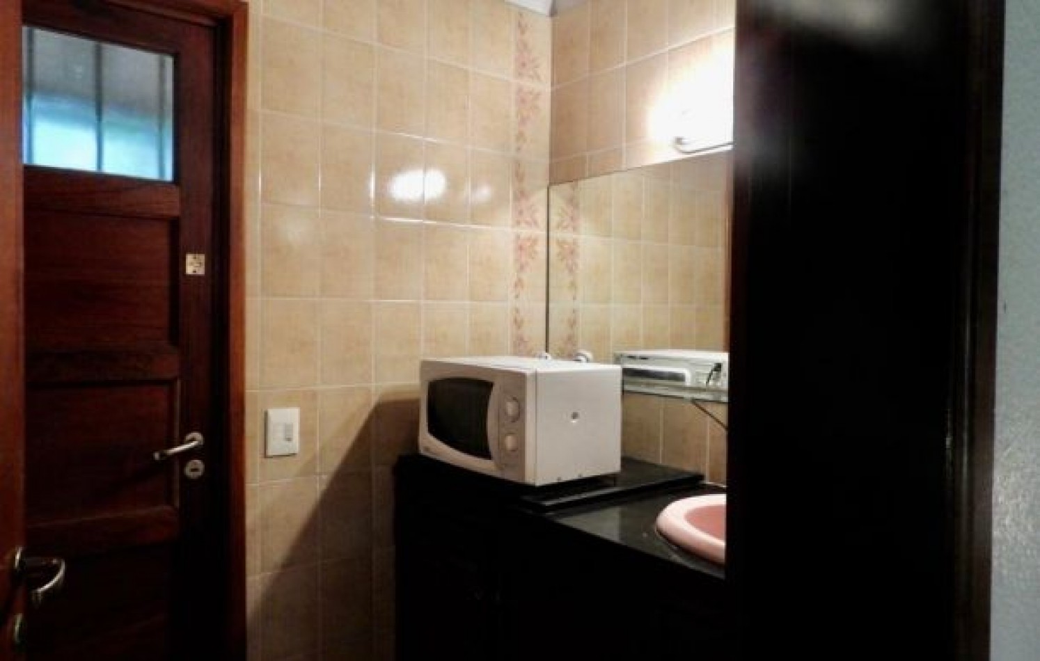 EXCELENTE PROPIEDAD EN DOS TERRENOS A DOS CUADRAS DEL MAR, SOBRE DEL BUEN ORDEN ENTRE TIBURON Y DE LAS ARTES. CASA EN VENTA. 8 AMB., 4 DORM., 4 BANOS