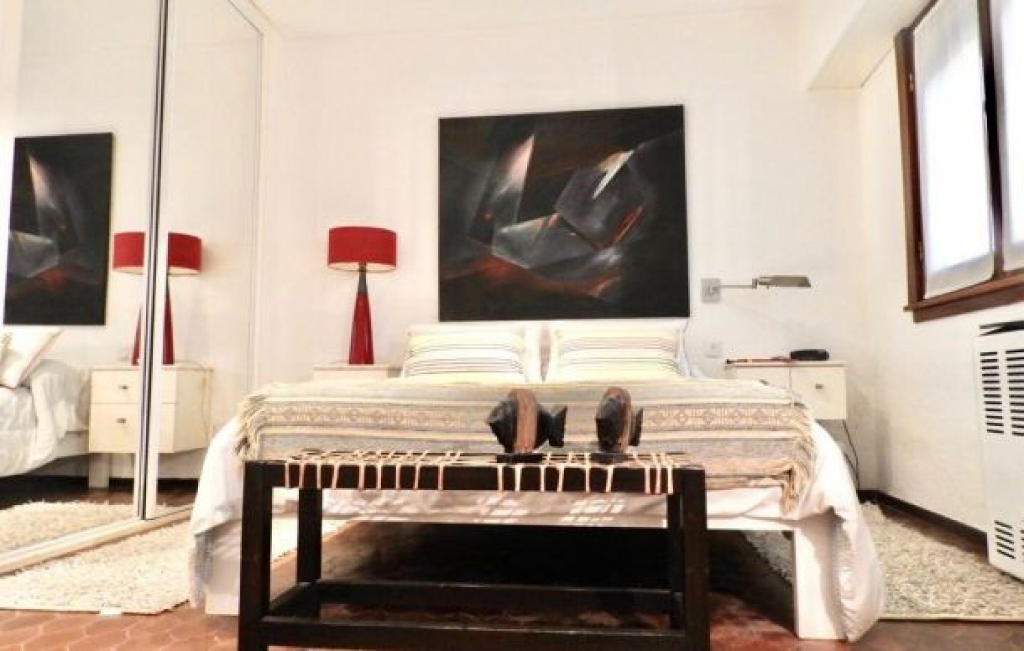 EXCELENTE PROPIEDAD EN DOS TERRENOS A DOS CUADRAS DEL MAR, SOBRE DEL BUEN ORDEN ENTRE TIBURON Y DE LAS ARTES. CASA EN VENTA. 8 AMB., 4 DORM., 4 BANOS