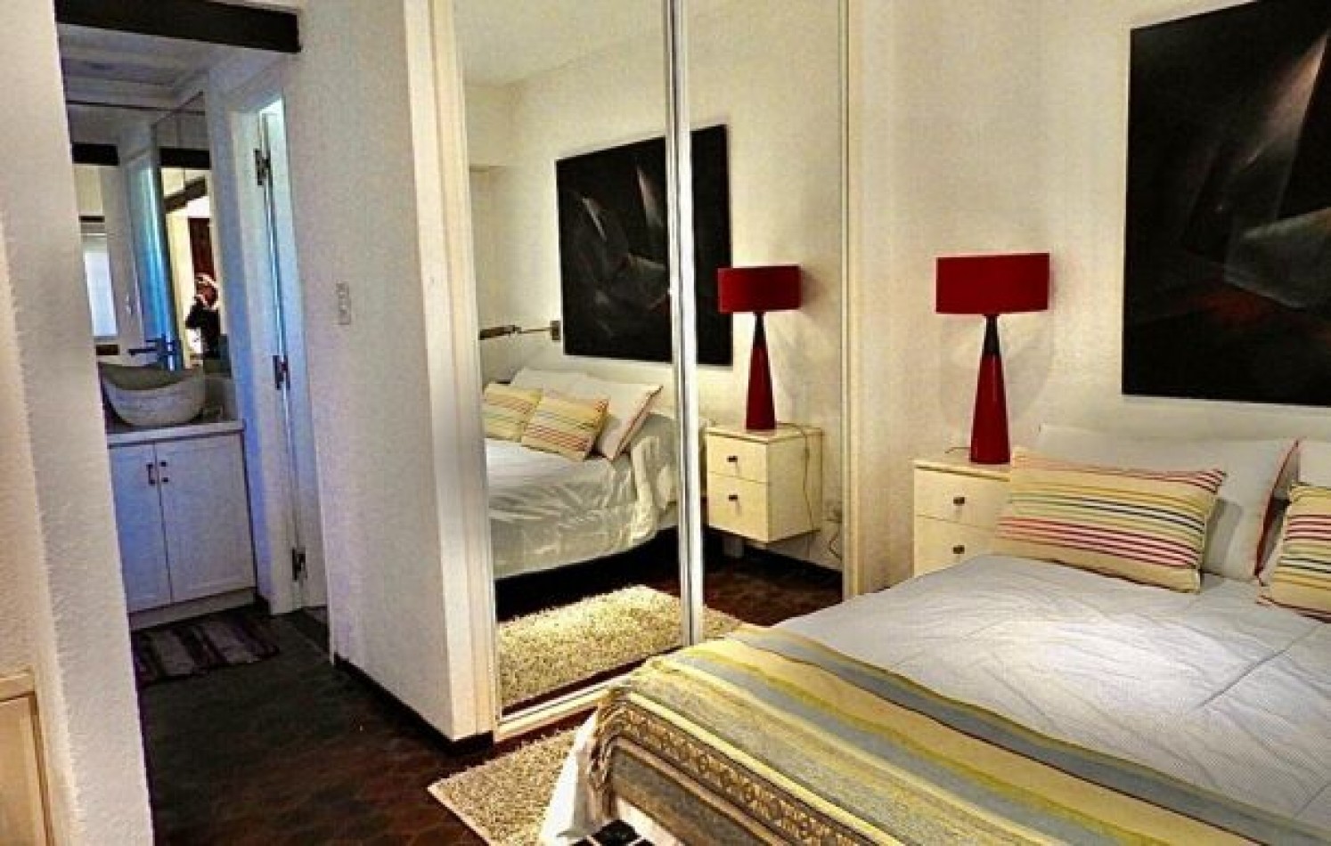 EXCELENTE PROPIEDAD EN DOS TERRENOS A DOS CUADRAS DEL MAR, SOBRE DEL BUEN ORDEN ENTRE TIBURON Y DE LAS ARTES. CASA EN VENTA. 8 AMB., 4 DORM., 4 BANOS