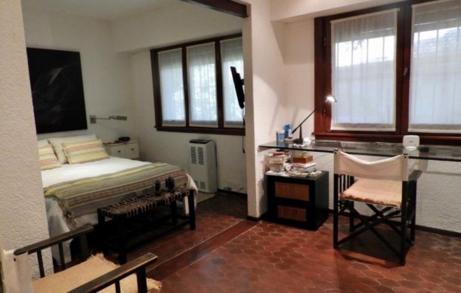 EXCELENTE PROPIEDAD EN DOS TERRENOS A DOS CUADRAS DEL MAR, SOBRE DEL BUEN ORDEN ENTRE TIBURON Y DE LAS ARTES. CASA EN VENTA. 8 AMB., 4 DORM., 4 BANOS