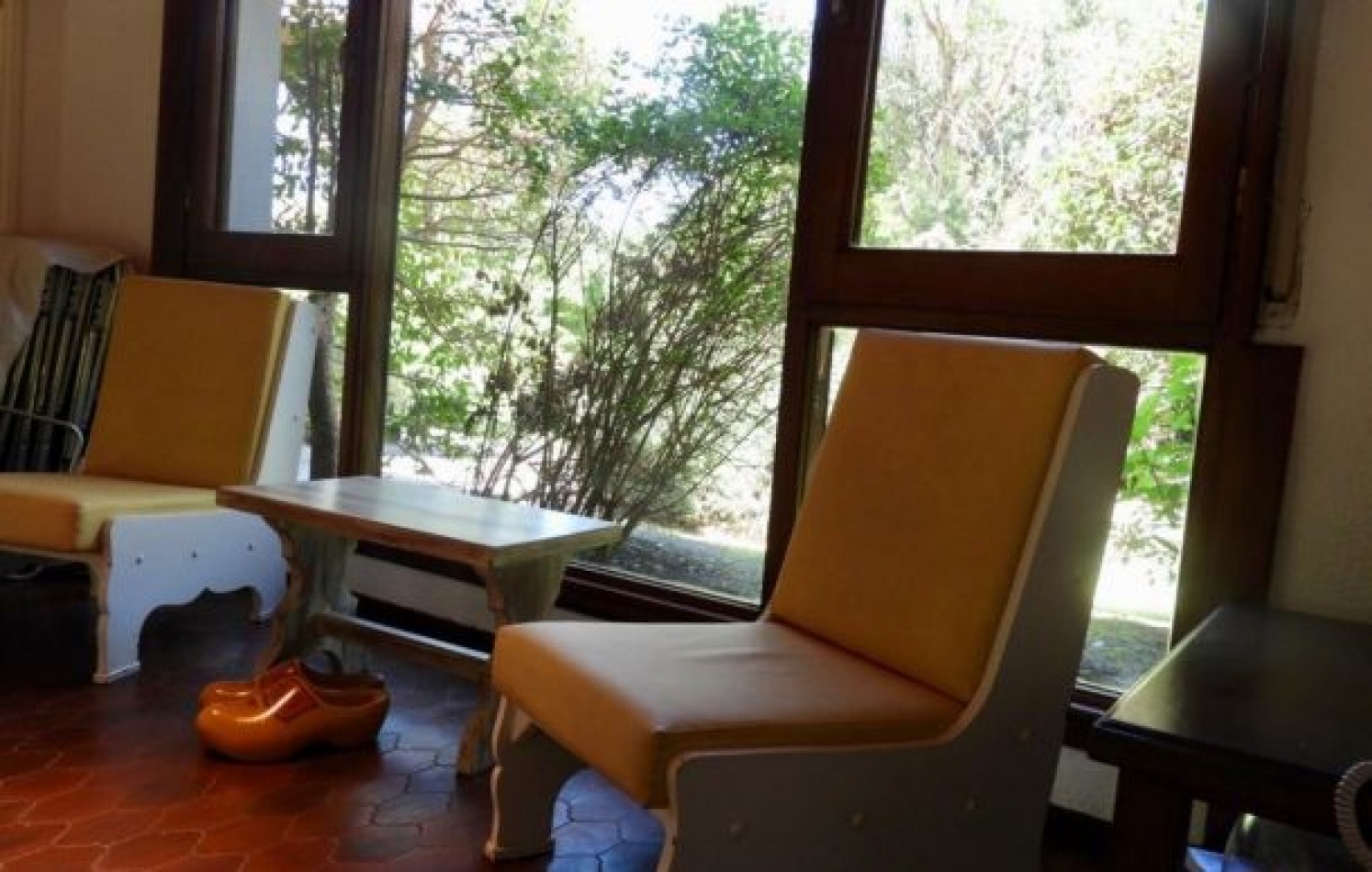 EXCELENTE PROPIEDAD EN DOS TERRENOS A DOS CUADRAS DEL MAR, SOBRE DEL BUEN ORDEN ENTRE TIBURON Y DE LAS ARTES. CASA EN VENTA. 8 AMB., 4 DORM., 4 BANOS