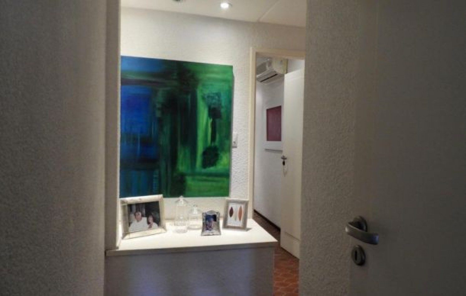 EXCELENTE PROPIEDAD EN DOS TERRENOS A DOS CUADRAS DEL MAR, SOBRE DEL BUEN ORDEN ENTRE TIBURON Y DE LAS ARTES. CASA EN VENTA. 8 AMB., 4 DORM., 4 BANOS