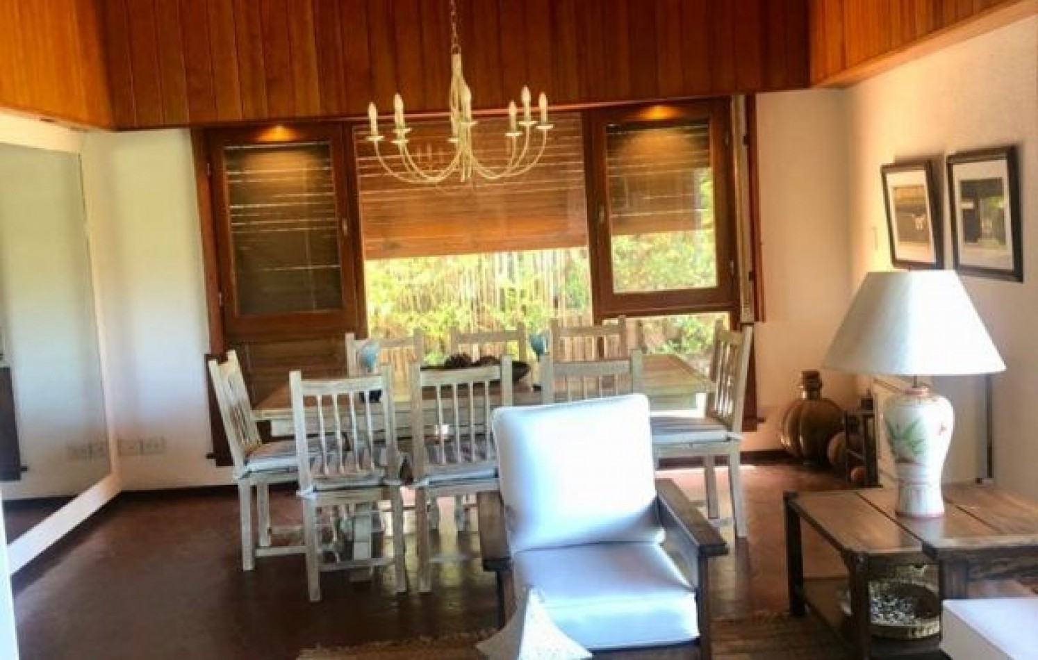 EXCELENTE PROPIEDAD EN DOS TERRENOS A DOS CUADRAS DEL MAR, SOBRE DEL BUEN ORDEN ENTRE TIBURON Y DE LAS ARTES. CASA EN VENTA. 8 AMB., 4 DORM., 4 BANOS