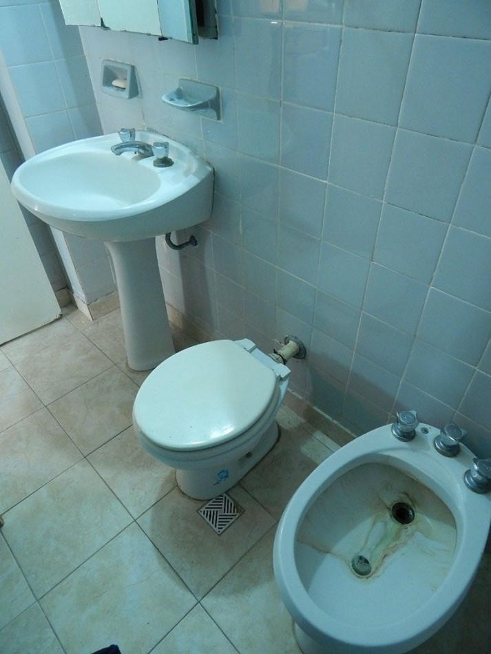 DEPARTAMENTO DOS AMBIENTES A DOS CUADRAS DE LA PLAYA. DEPARTAMENTO EN VENTA.