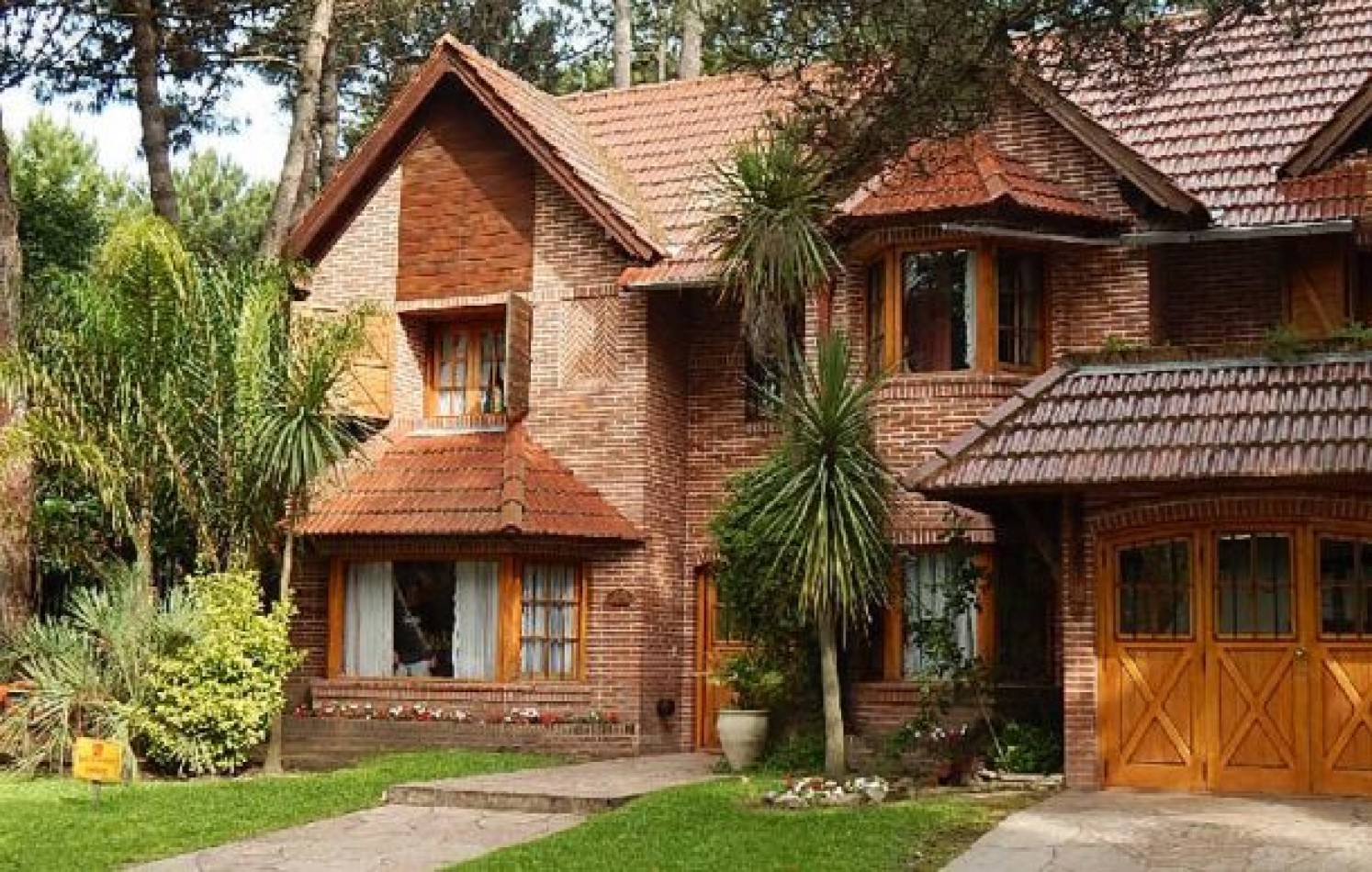 ESTUPENDO CHALET ESTILO CLASICO PINAMARENSE . CHALET EN VENTA.