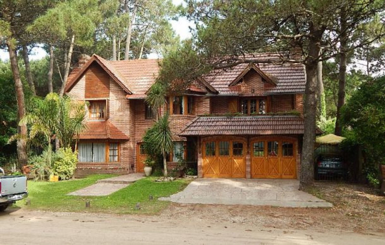 ESTUPENDO CHALET ESTILO CLASICO PINAMARENSE . CHALET EN VENTA.