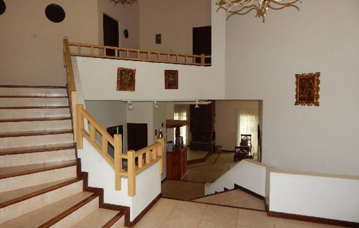 CHALET EN CARILO CALLE PINZON, ENTRE PARAISO Y SEQUOIA. CHALET EN VENTA