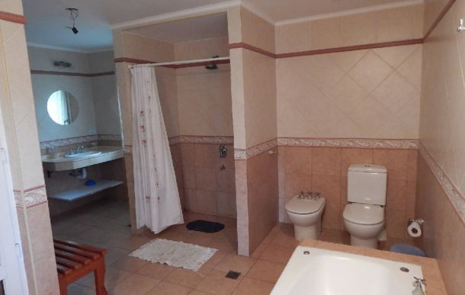 CHALET EN CARILO CALLE PINZON, ENTRE PARAISO Y SEQUOIA. CHALET EN VENTA