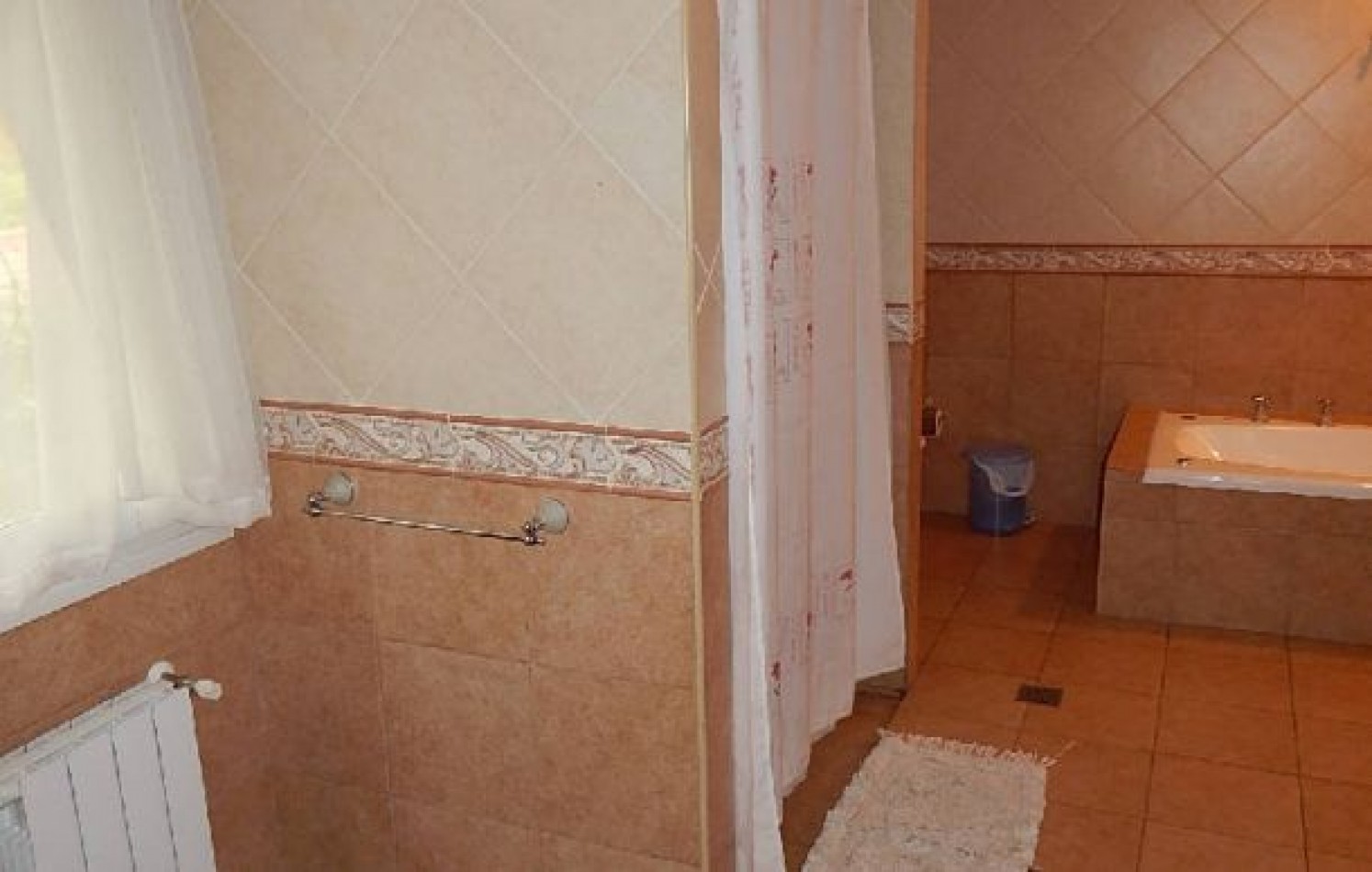 CHALET EN CARILO CALLE PINZON, ENTRE PARAISO Y SEQUOIA. CHALET EN VENTA