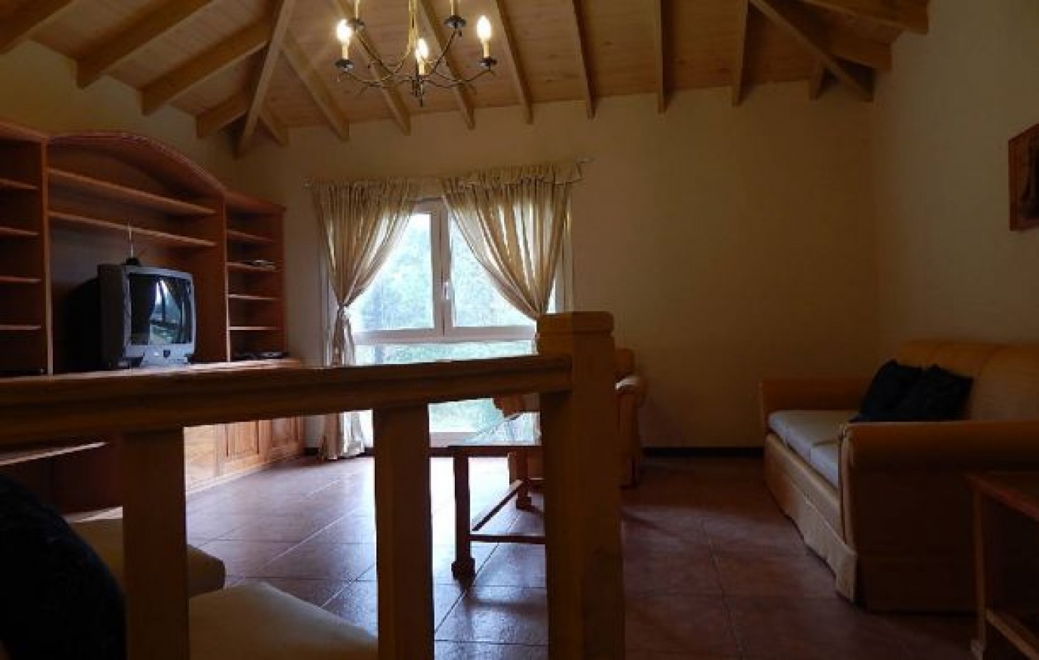 CHALET EN CARILO CALLE PINZON, ENTRE PARAISO Y SEQUOIA. CHALET EN VENTA