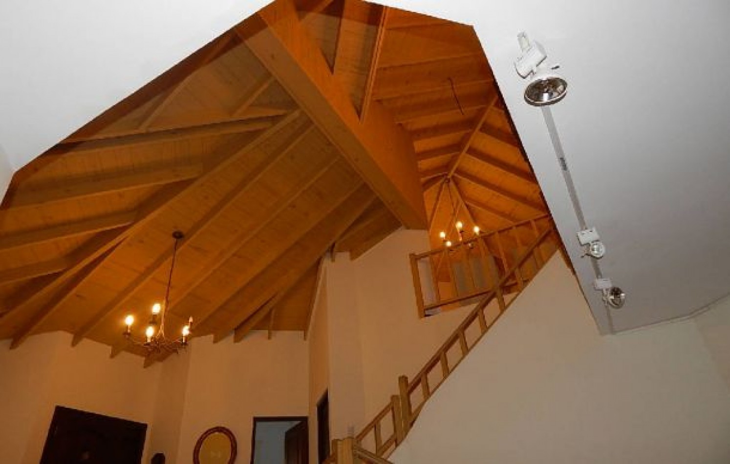 CHALET EN CARILO CALLE PINZON, ENTRE PARAISO Y SEQUOIA. CHALET EN VENTA