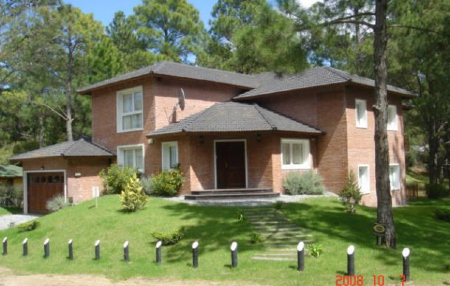 CHALET EN CARILO CALLE PINZON, ENTRE PARAISO Y SEQUOIA. CHALET EN VENTA