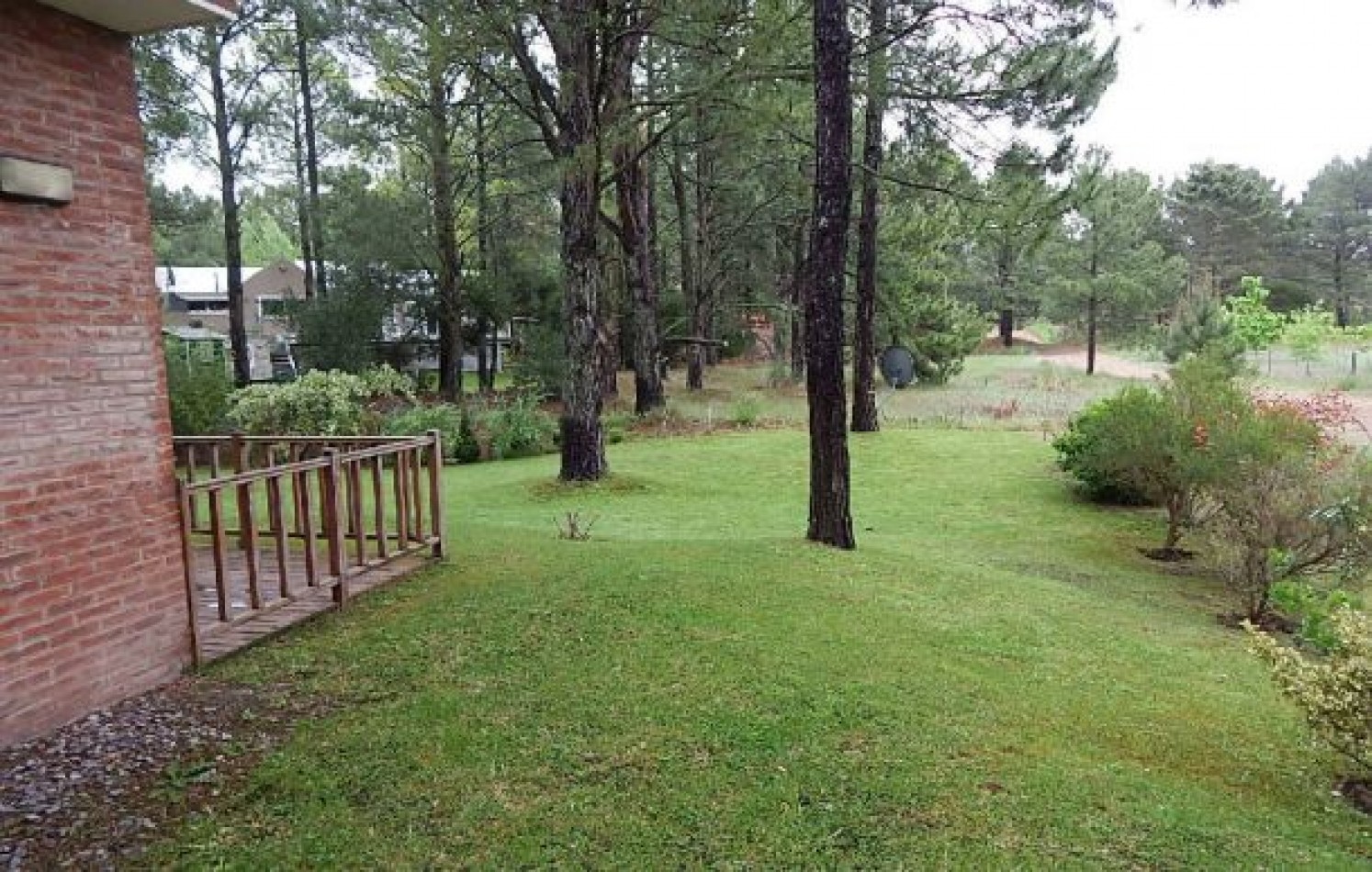 CHALET EN CARILO CALLE PINZON, ENTRE PARAISO Y SEQUOIA. CHALET EN VENTA