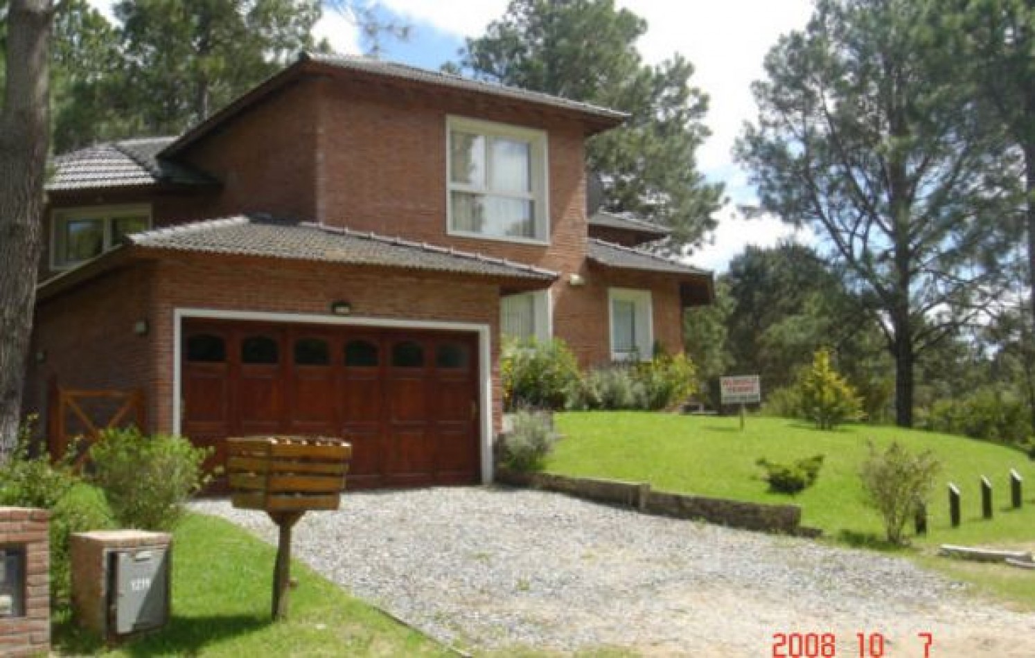 CHALET EN CARILO CALLE PINZON, ENTRE PARAISO Y SEQUOIA. CHALET EN VENTA