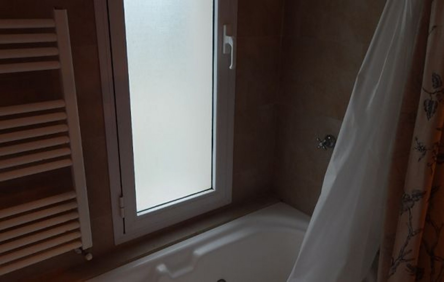 IMPORTANTE CASA EN ALQUILER. BARRIO CERRADO EN ALQ X TEMP