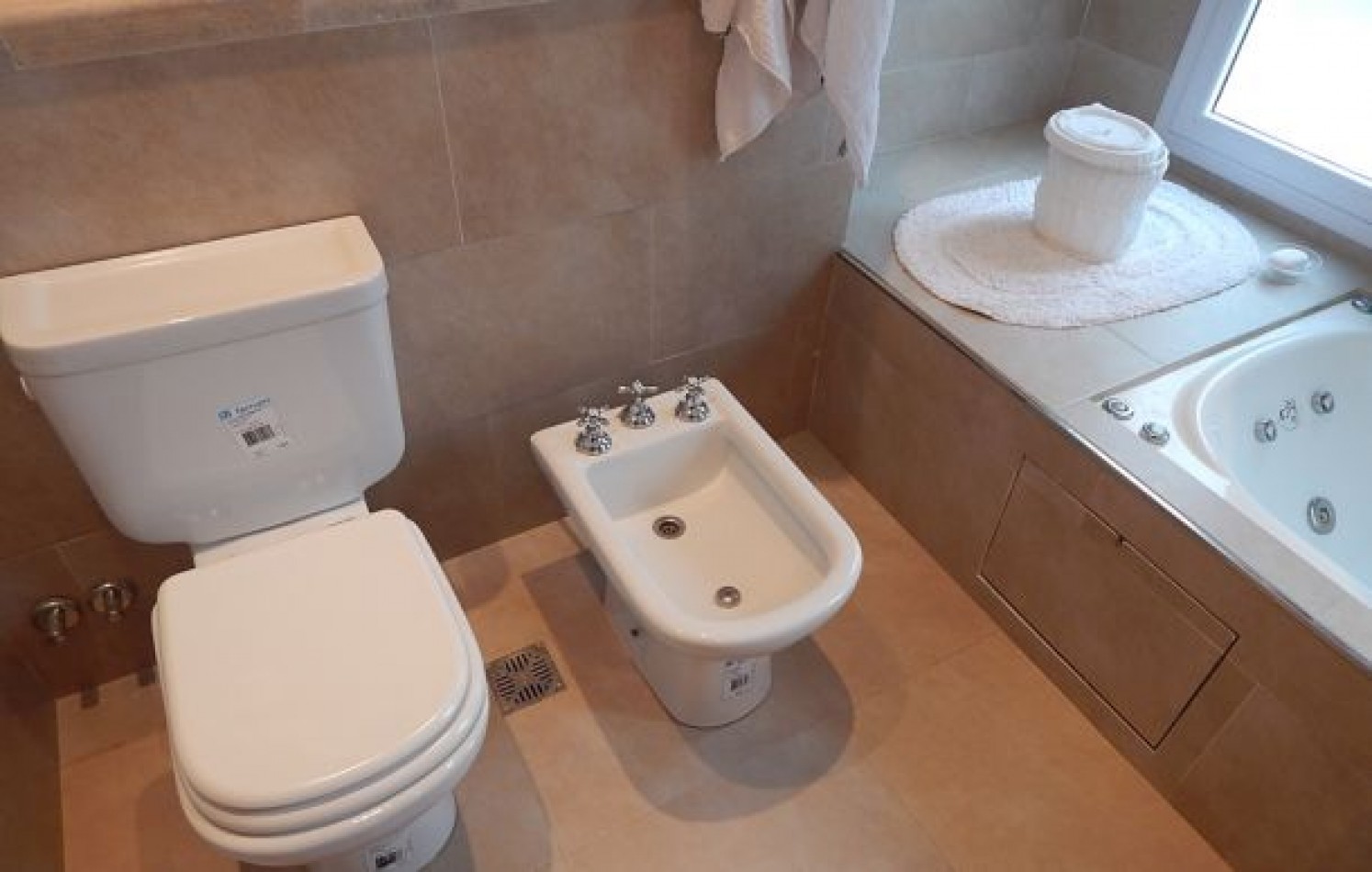 IMPORTANTE CASA EN ALQUILER. BARRIO CERRADO EN ALQ X TEMP