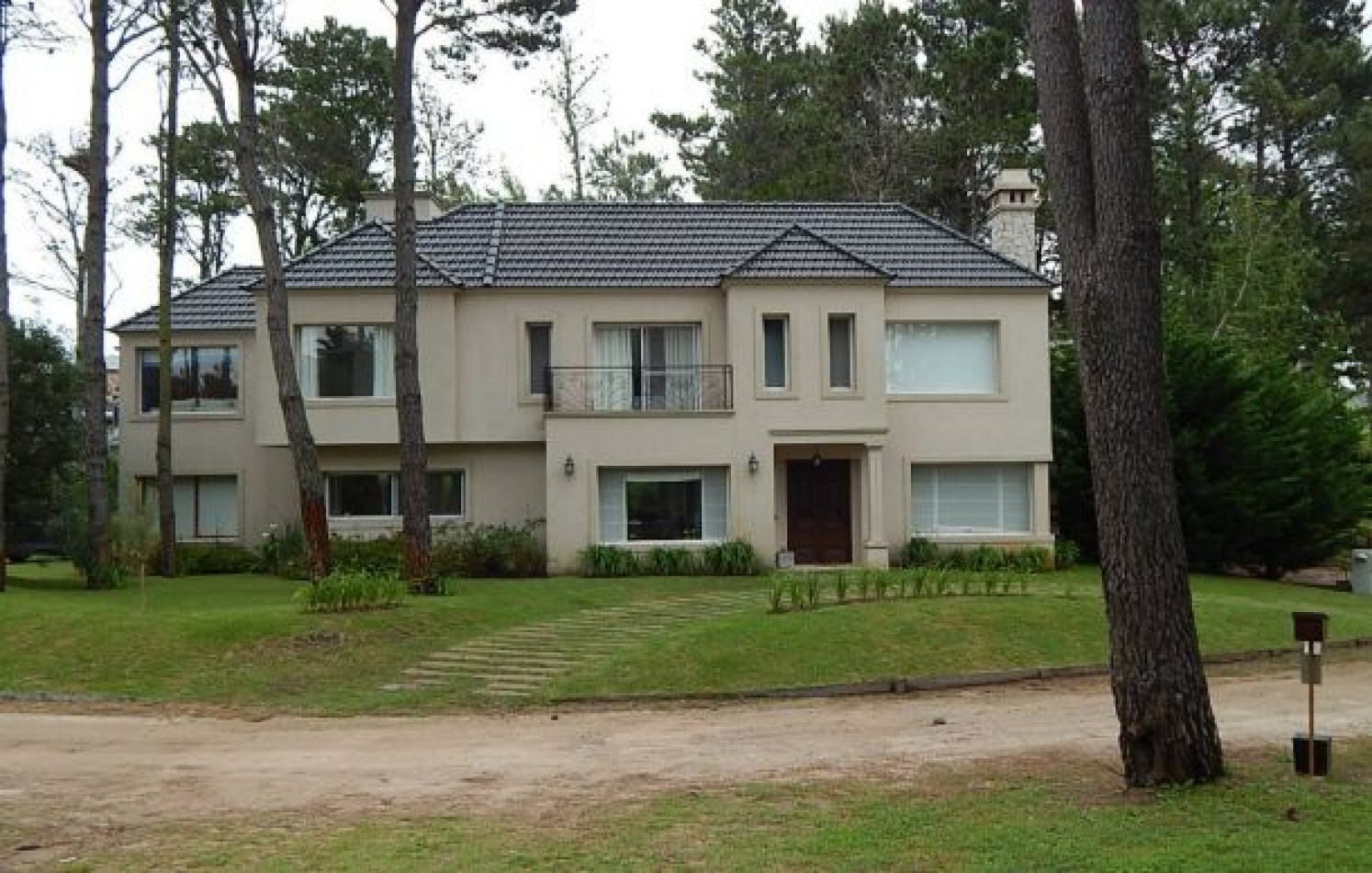 IMPORTANTE CASA EN ALQUILER. BARRIO CERRADO EN ALQ X TEMP