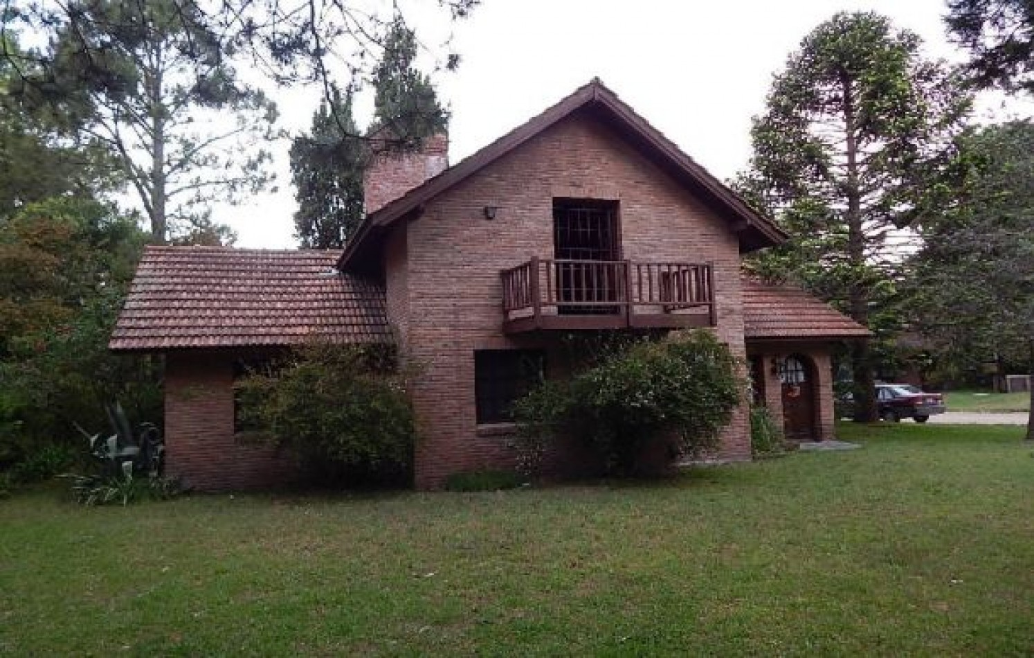 EXCELENTE CHALET TRADICIONAL, AV ENRIQUE SHAW Y DEL ESPARTILLO. CHALET EN ALQ X TEMP. 