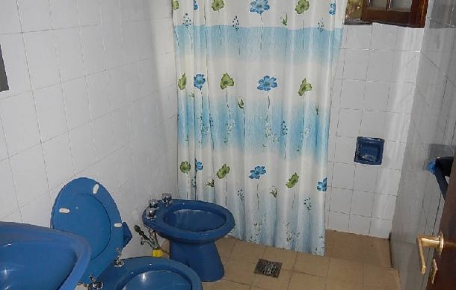 EXCELENTE CHALET TRADICIONAL, AV ENRIQUE SHAW Y DEL ESPARTILLO. CHALET EN ALQ X TEMP. 