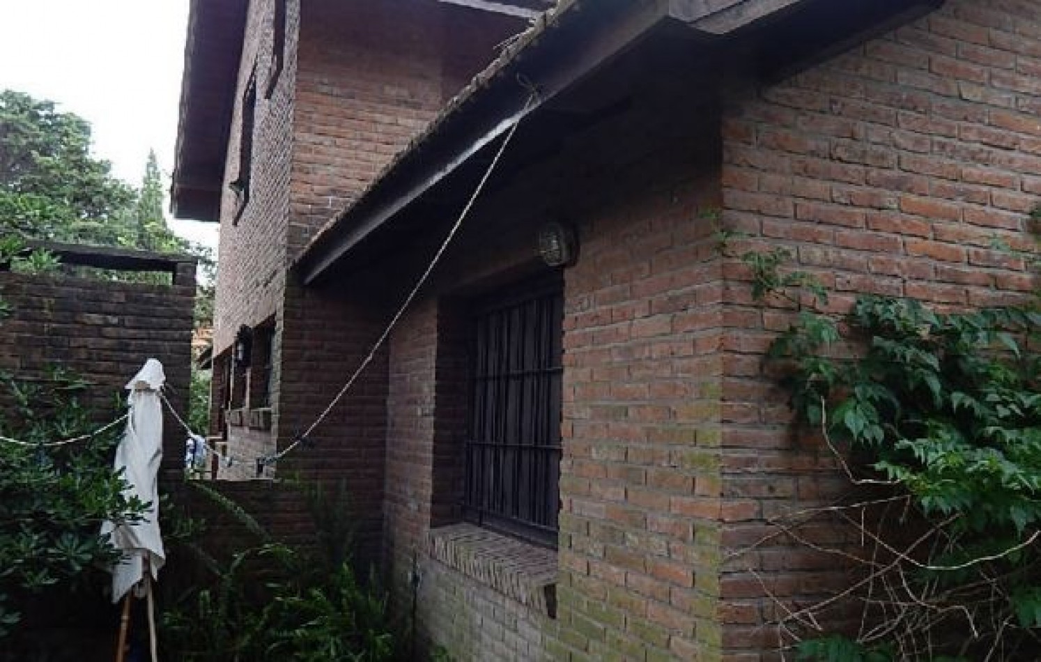 EXCELENTE CHALET TRADICIONAL, AV ENRIQUE SHAW Y DEL ESPARTILLO. CHALET EN ALQ X TEMP. 