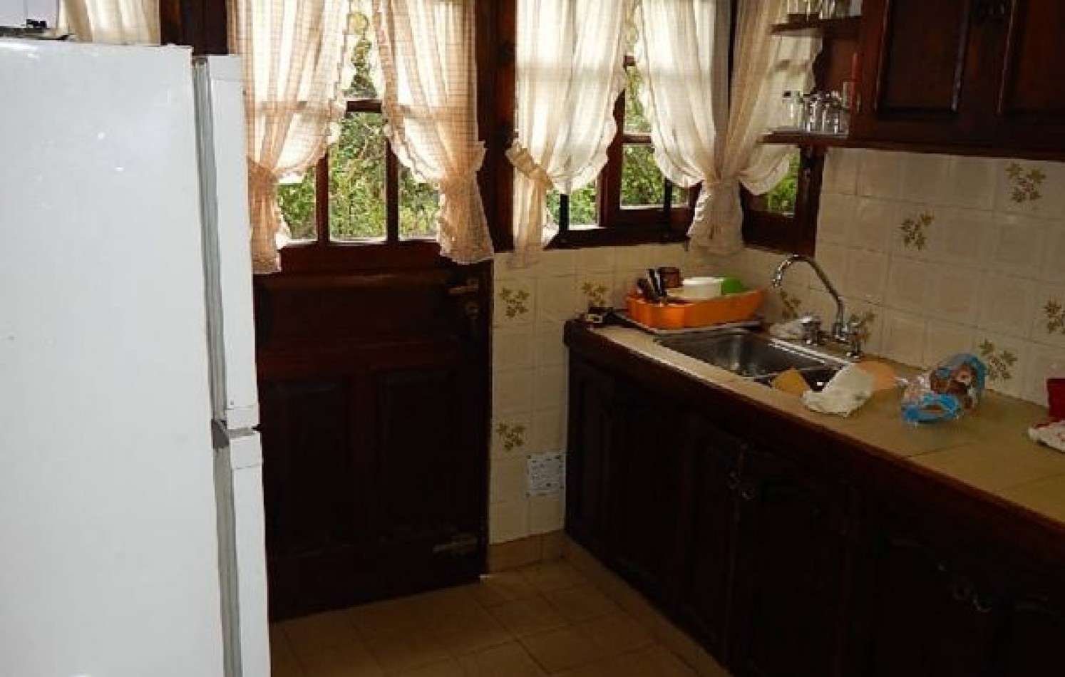 EXCELENTE CHALET TRADICIONAL, AV ENRIQUE SHAW Y DEL ESPARTILLO. CHALET EN ALQ X TEMP. 