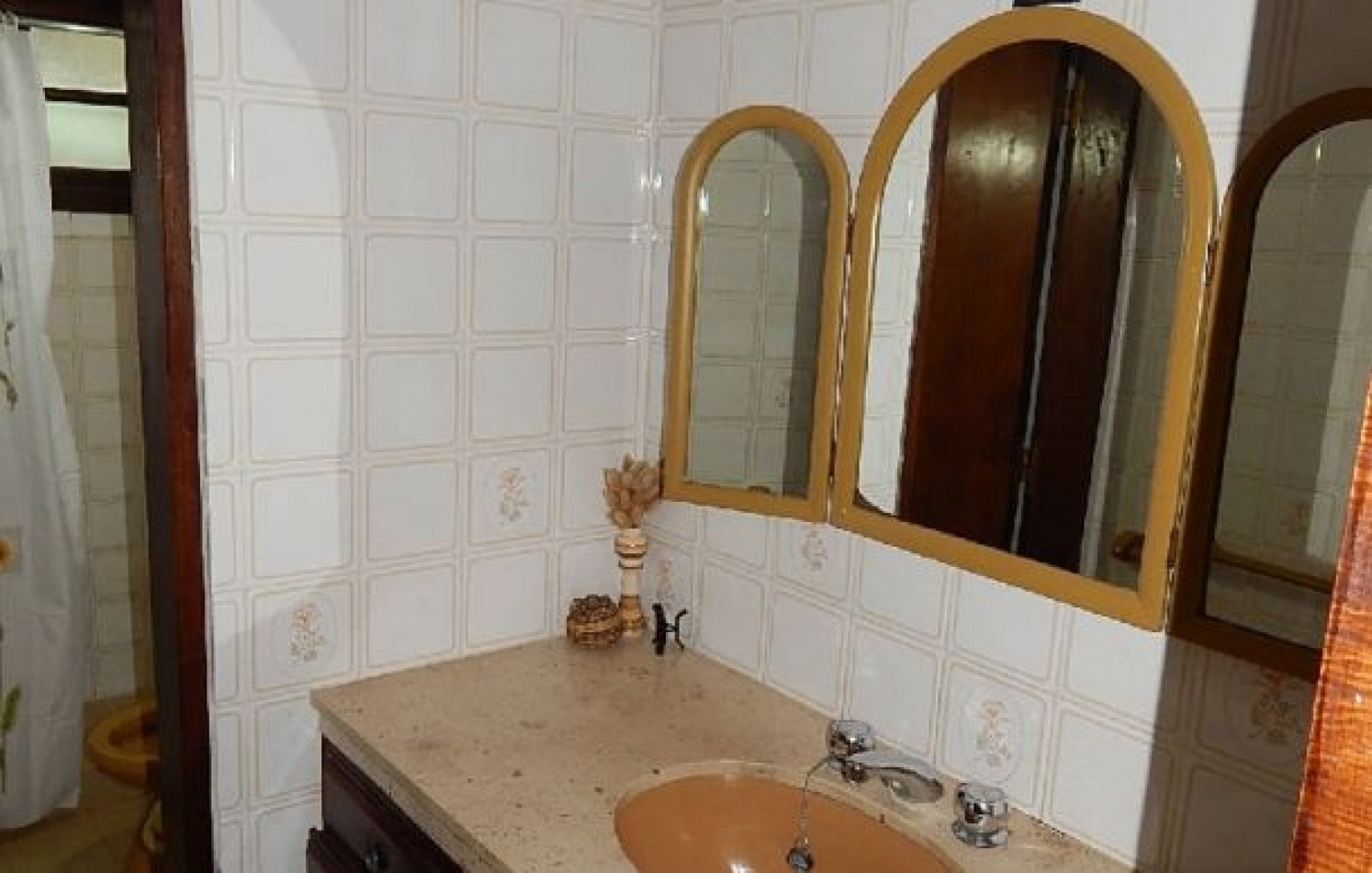 EXCELENTE CHALET TRADICIONAL, AV ENRIQUE SHAW Y DEL ESPARTILLO. CHALET EN ALQ X TEMP. 