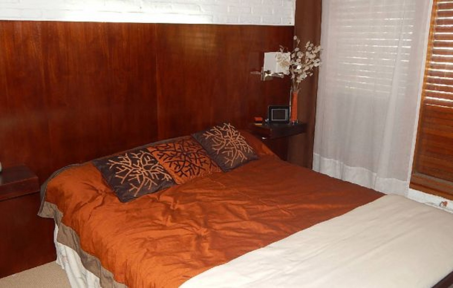 EXCEPCIONAL CASA EN ZONA IGLESIA NTRA. SRA. DE LA PAZ, DE LAS BURRIQUETAS 884, ENTRE TIBURON Y DE LAS ARTES. CASA EN ALQ X TEMP.