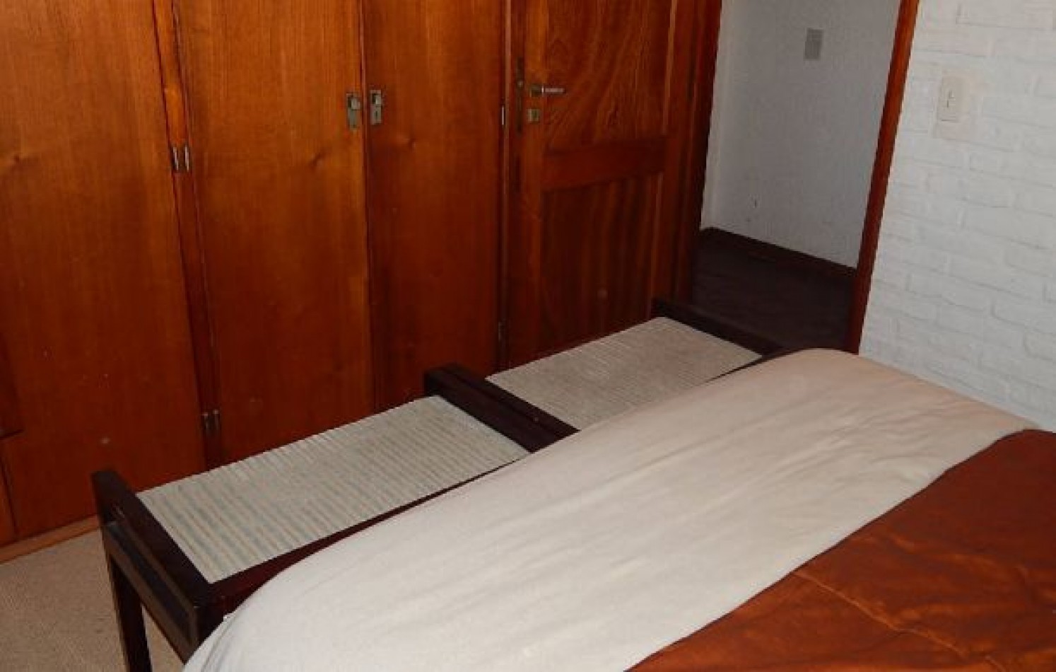 EXCEPCIONAL CASA EN ZONA IGLESIA NTRA. SRA. DE LA PAZ, DE LAS BURRIQUETAS 884, ENTRE TIBURON Y DE LAS ARTES. CASA EN ALQ X TEMP.