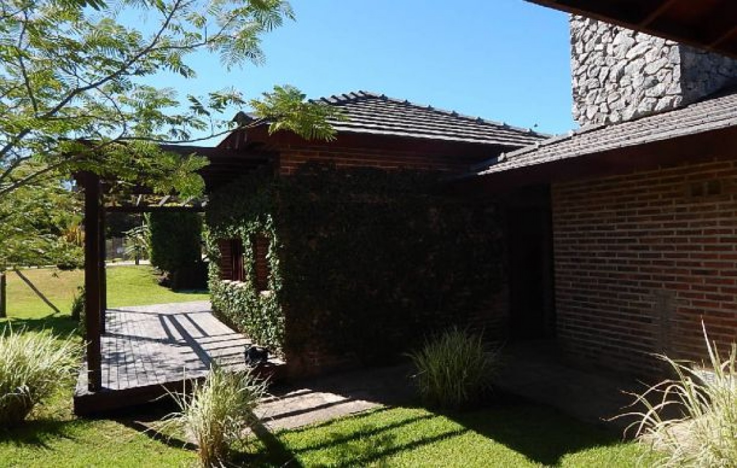 EXCEPCIONAL CASA EN ZONA IGLESIA NTRA. SRA. DE LA PAZ, DE LAS BURRIQUETAS 884, ENTRE TIBURON Y DE LAS ARTES. CASA EN ALQ X TEMP.