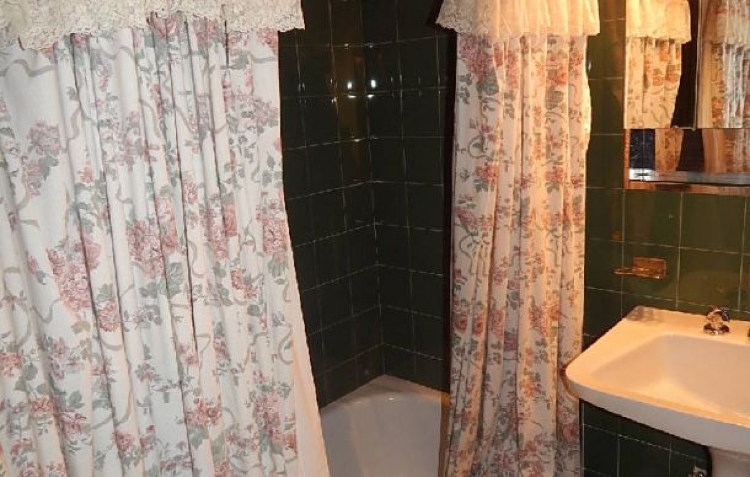 EXCEPCIONAL CASA EN ZONA IGLESIA NTRA. SRA. DE LA PAZ, DE LAS BURRIQUETAS 884, ENTRE TIBURON Y DE LAS ARTES. CASA EN ALQ X TEMP.