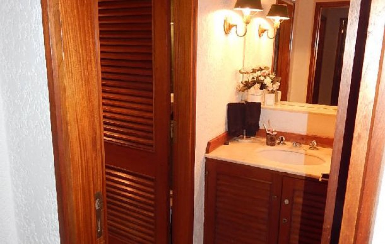 EXCEPCIONAL CASA EN ZONA IGLESIA NTRA. SRA. DE LA PAZ, DE LAS BURRIQUETAS 884, ENTRE TIBURON Y DE LAS ARTES. CASA EN ALQ X TEMP.