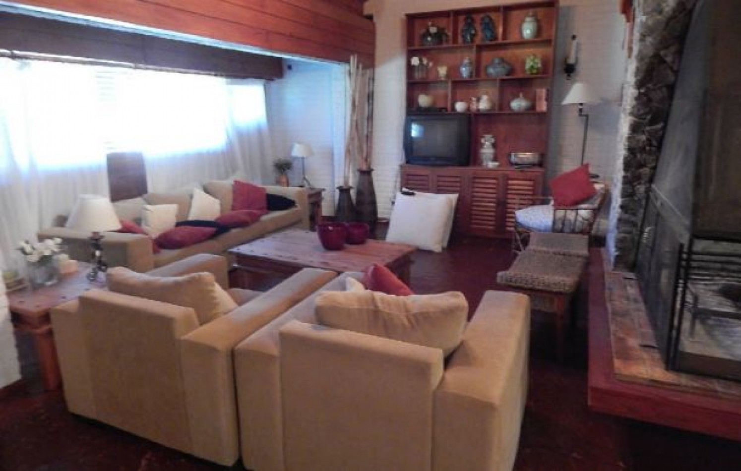 EXCEPCIONAL CASA EN ZONA IGLESIA NTRA. SRA. DE LA PAZ, DE LAS BURRIQUETAS 884, ENTRE TIBURON Y DE LAS ARTES. CASA EN ALQ X TEMP.