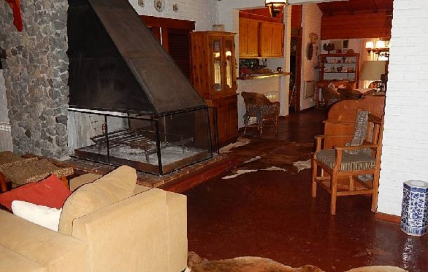 EXCEPCIONAL CASA EN ZONA IGLESIA NTRA. SRA. DE LA PAZ, DE LAS BURRIQUETAS 884, ENTRE TIBURON Y DE LAS ARTES. CASA EN ALQ X TEMP.