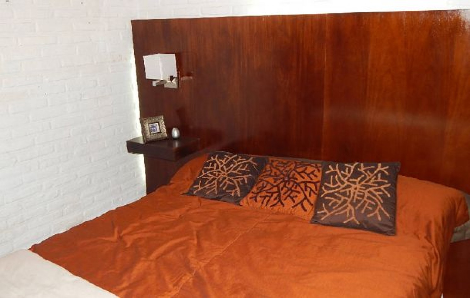 EXCEPCIONAL CASA EN ZONA IGLESIA NTRA. SRA. DE LA PAZ, DE LAS BURRIQUETAS 884, ENTRE TIBURON Y DE LAS ARTES. CASA EN ALQ X TEMP.